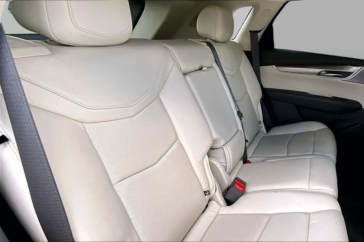 Used 2020 Crystal White Tricoat Cadillac Premium Luxury FWD image 20