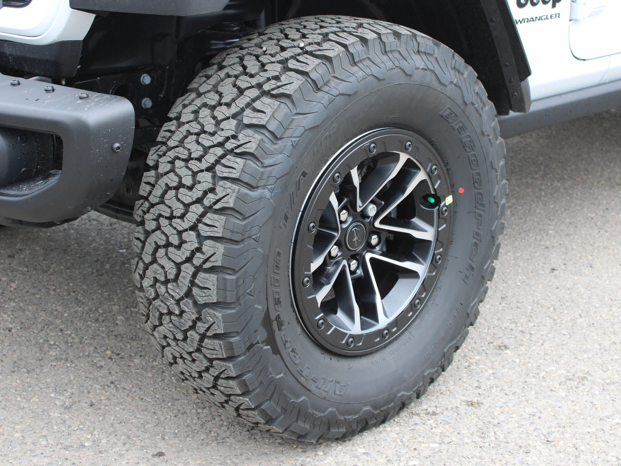 New 2026 White Jeep Moab 392* image 2