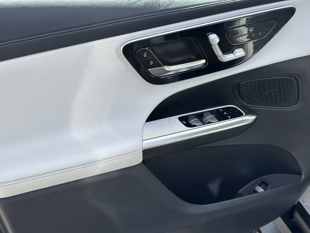 New 2026 MANUFAKTUR Alpine Grey Mercedes-Benz GLC 300 image 11