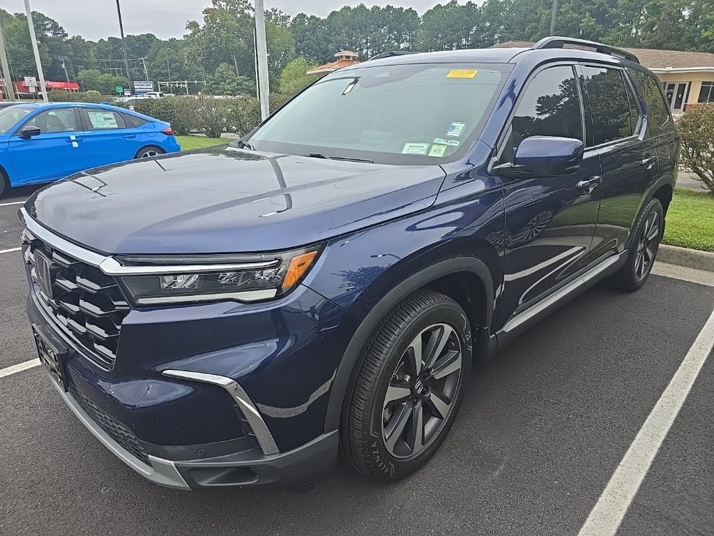 Used 2024  Honda Touring image 2