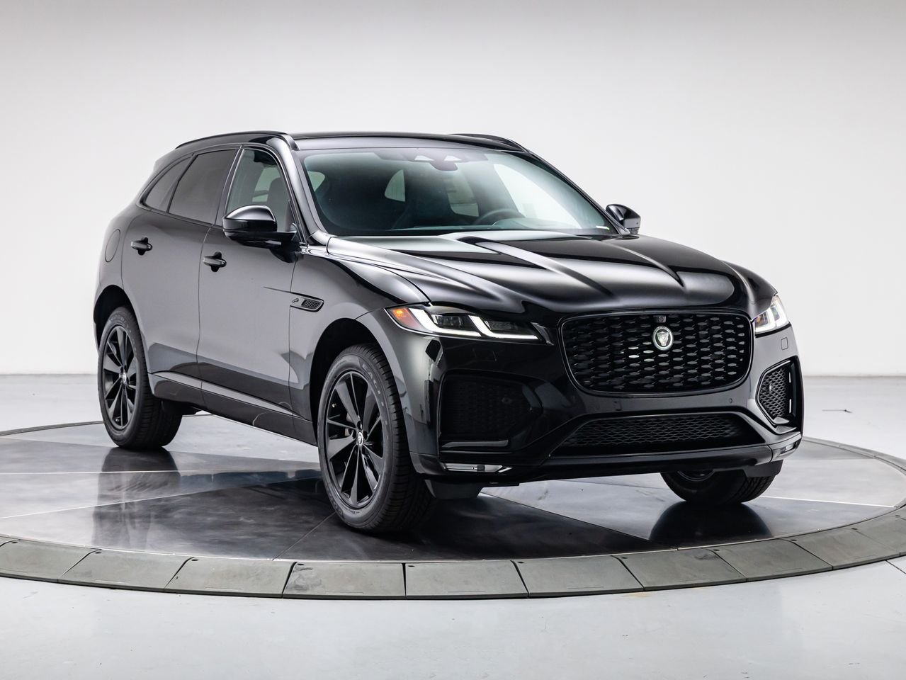 2026 Jaguar F-Pace R-Dynamic S - Photo 7