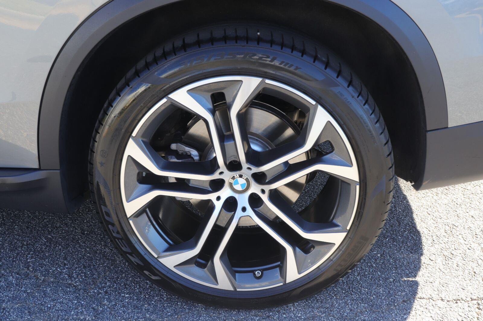 Used 2026 Skyscraper Grey Metallic BMW sDrive40i image 39
