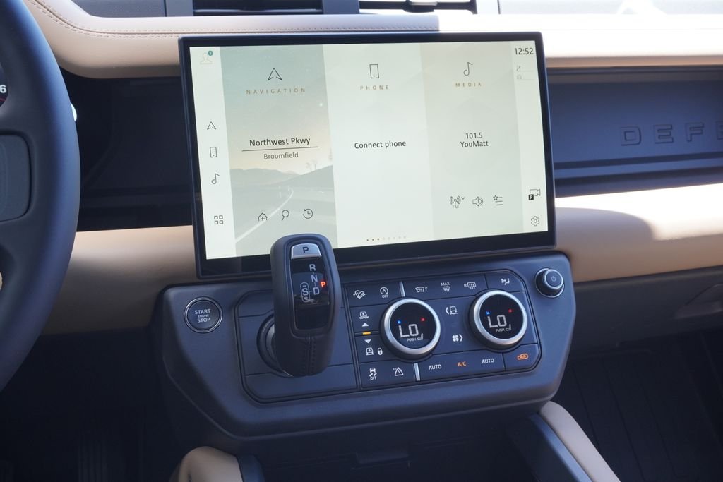 New 2026 Santorini Black Land Rover X-Dynamic SE image 15