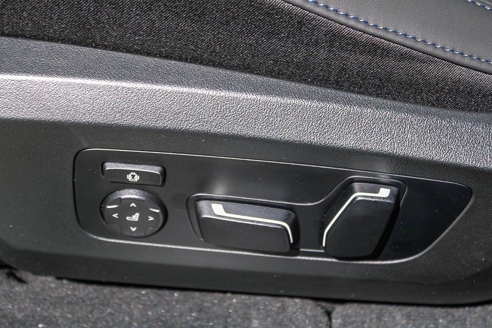 New 2026 Frozen Deep Grey BMW 30 xDrive image 17