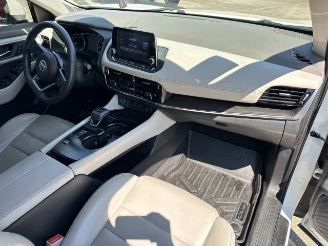 Used 2021 White Nissan SL image 41