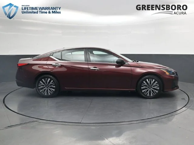 Used 2025 Red Nissan 2.5 SV image 4