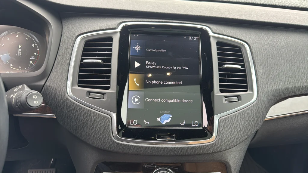 Used 2019 White Volvo T6 Momentum image 18