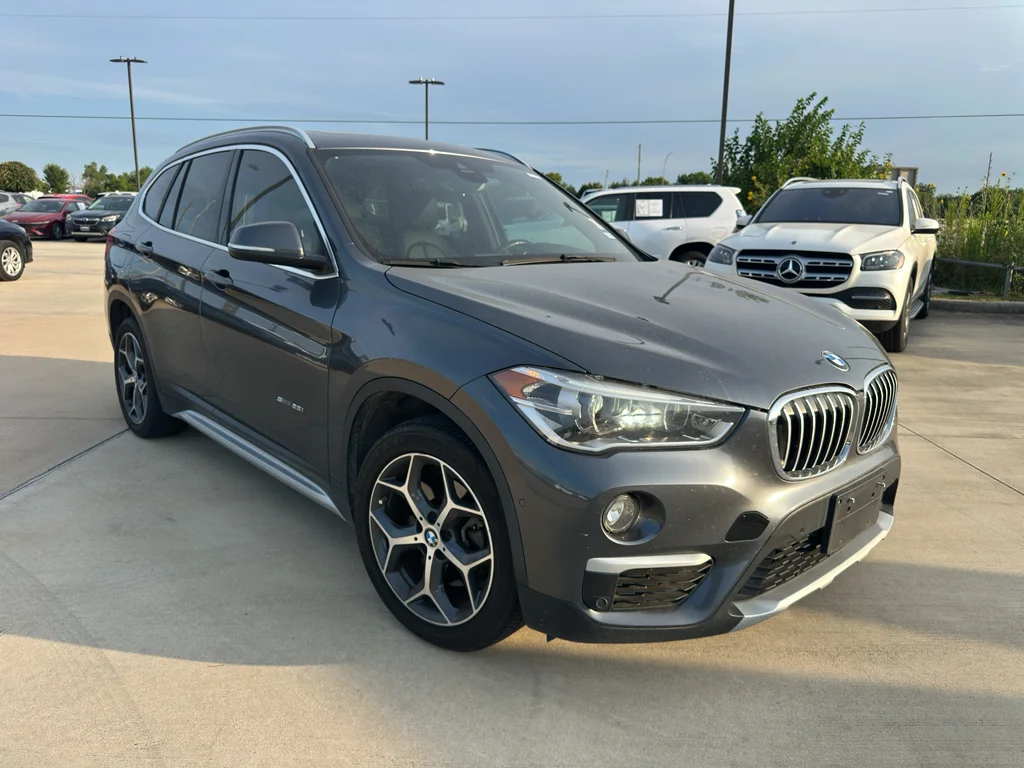 Used 2017 Mineral Gray Metallic BMW sDrive28i image 3