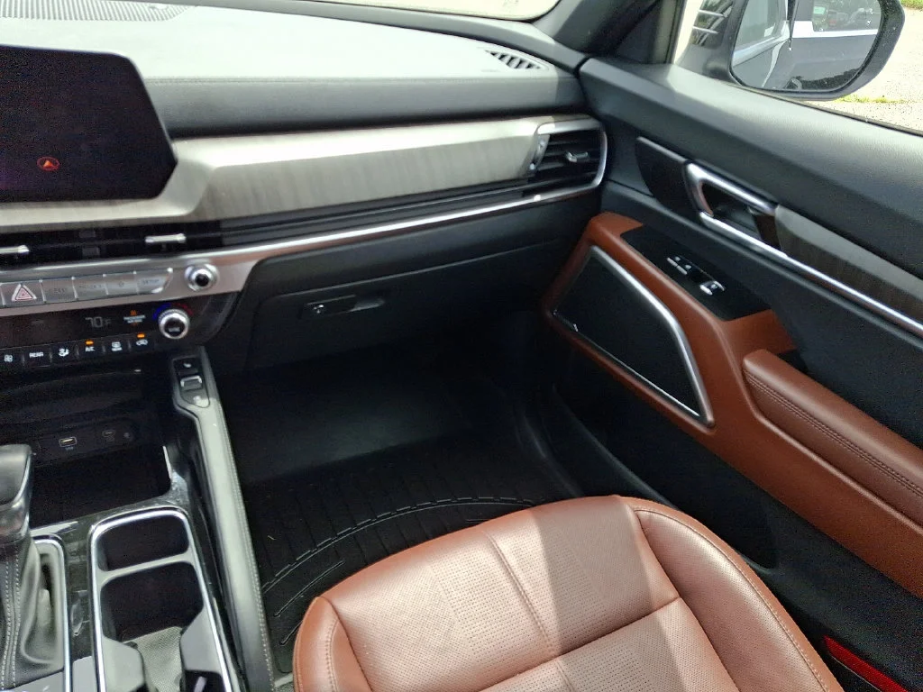 Used 2023 Ebony Black Kia EX image 17