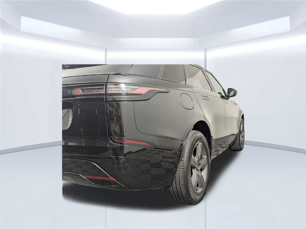 Used 2025 Black Land Rover Dynamic SE image 60