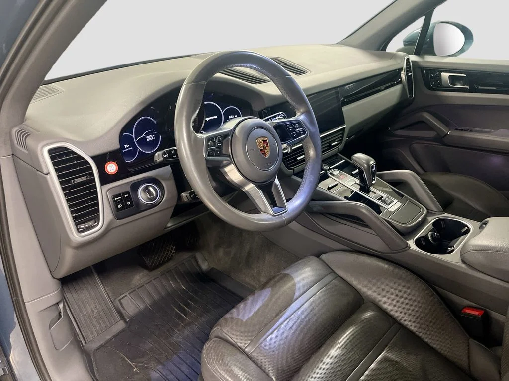 Used 2019 Biscay Blue Metallic Porsche  image 3