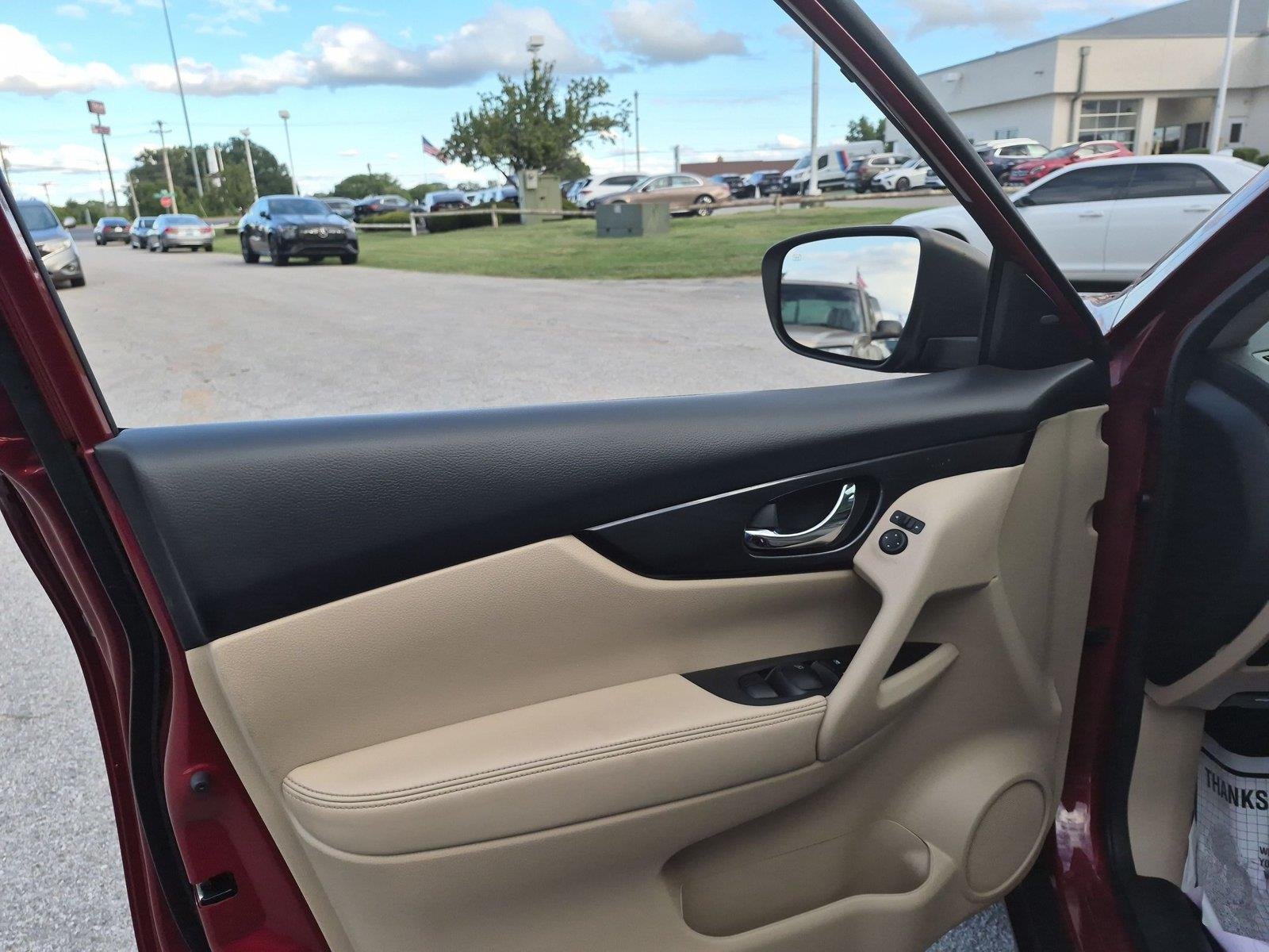 Used 2020 Scarlet Ember Tintcoat Nissan SV image 14