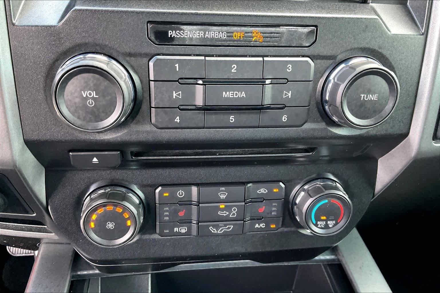 Used 2018 Oxford White Ford XLT image 34