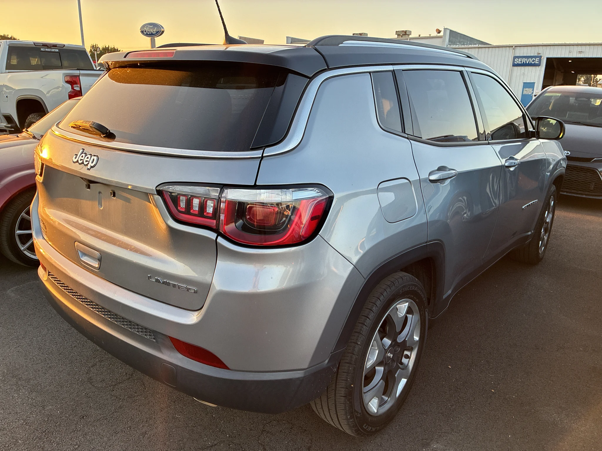 Used 2019 Billet Silver Metallic Clearcoat Jeep Limited image 3