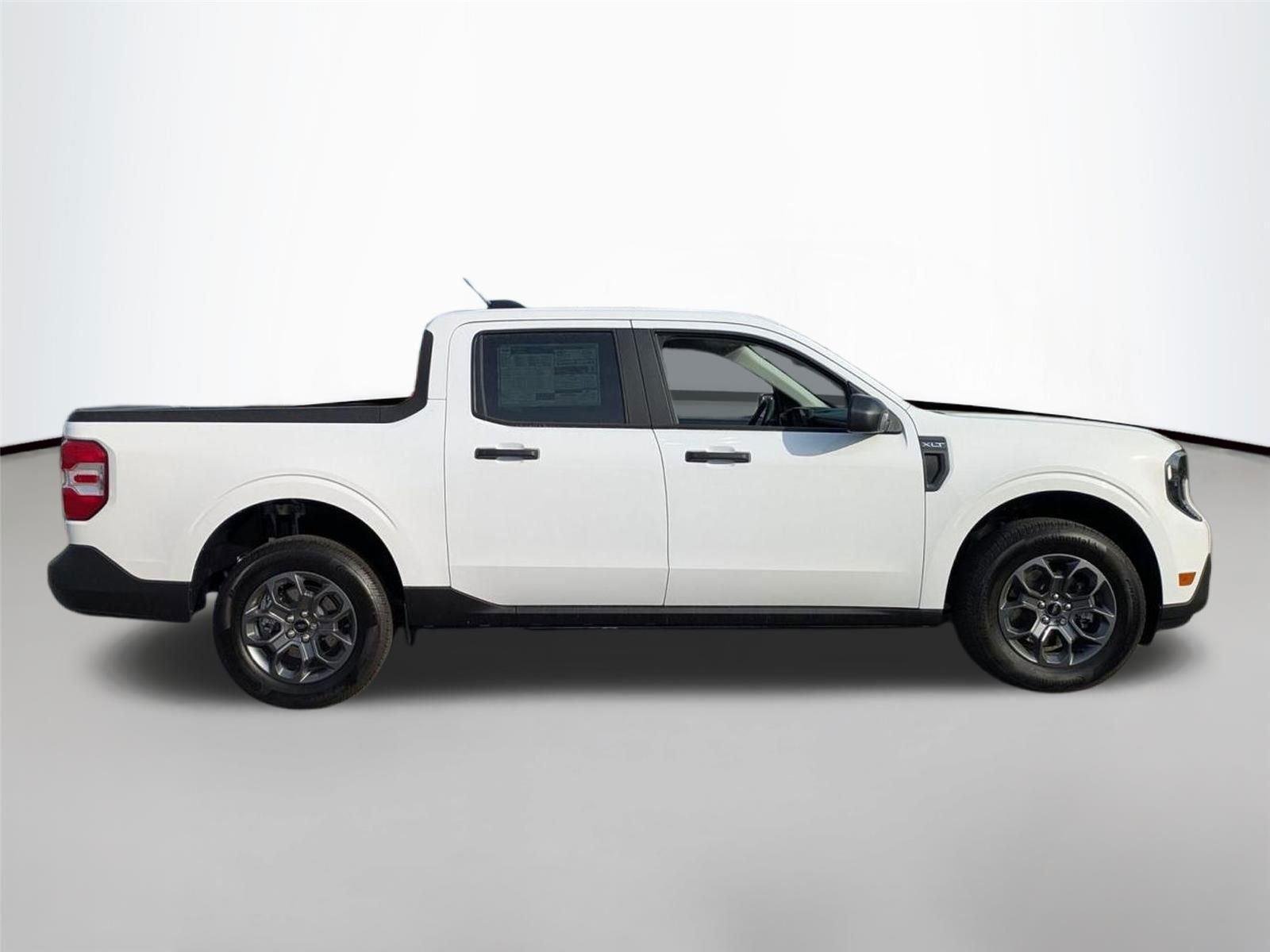 New 2026 Oxford White Ford XLT image 4