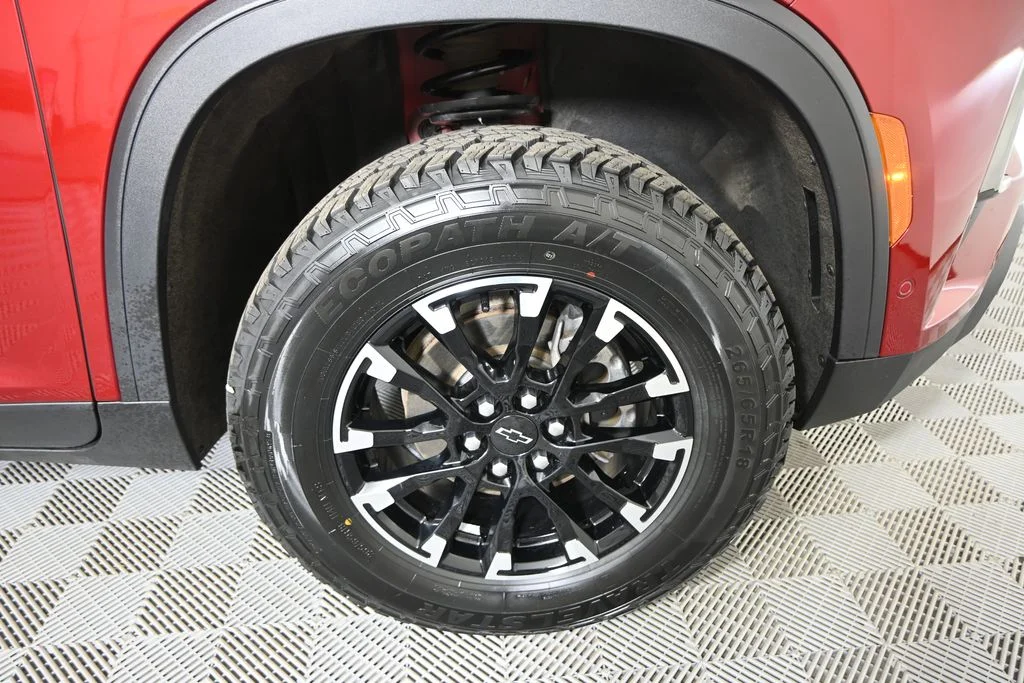 Used 2024 Red Chevrolet Z71 image 11