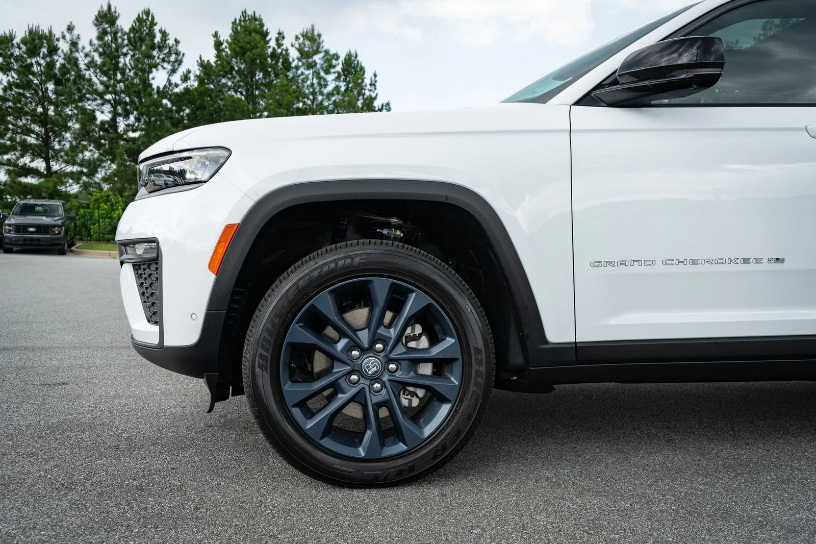 New 2026 White Jeep  image 4
