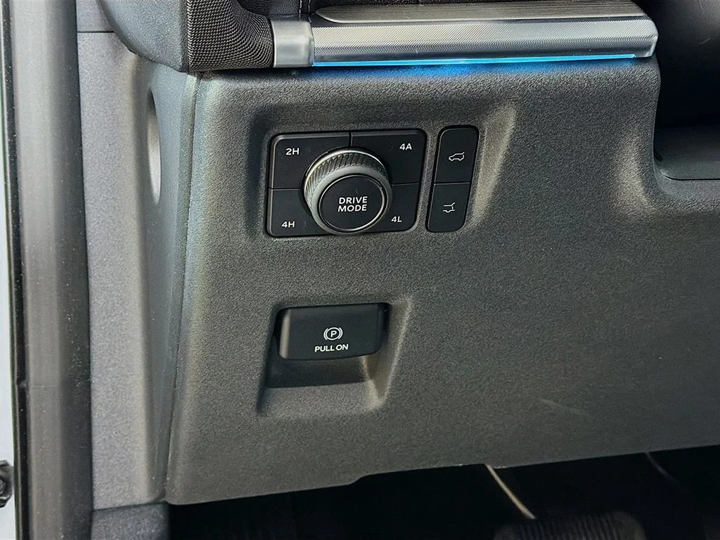 Used 2025 Space Silver Ford Platinum image 36