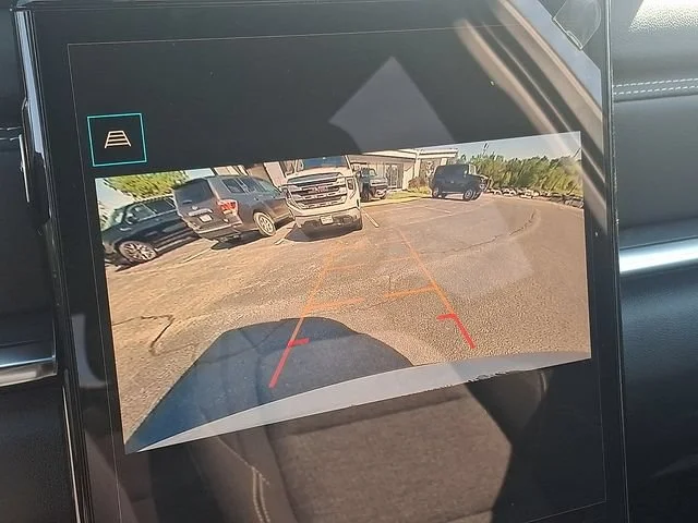 New 2027 Summit White GMC Elevation image 17