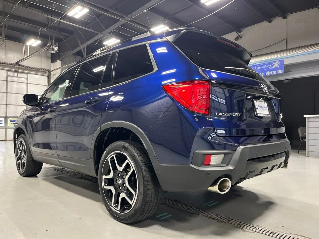 Certified Used 2023 Obsidian Blue Pearl Honda AWD ELITE image 5