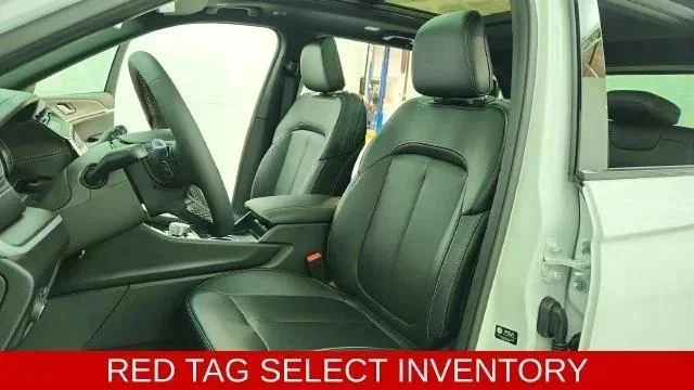 New 2026 Bright White Clear-Coat Exterior Paint Jeep Limited image 17
