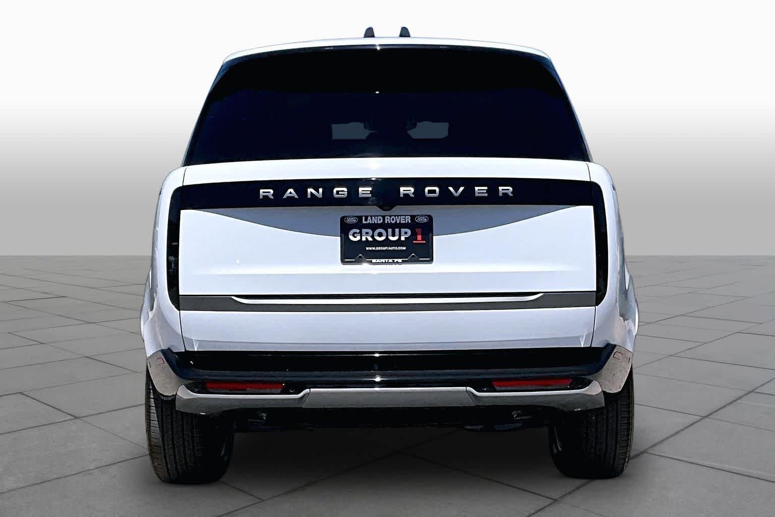 New 2026 Fuji White Land Rover SE image 4