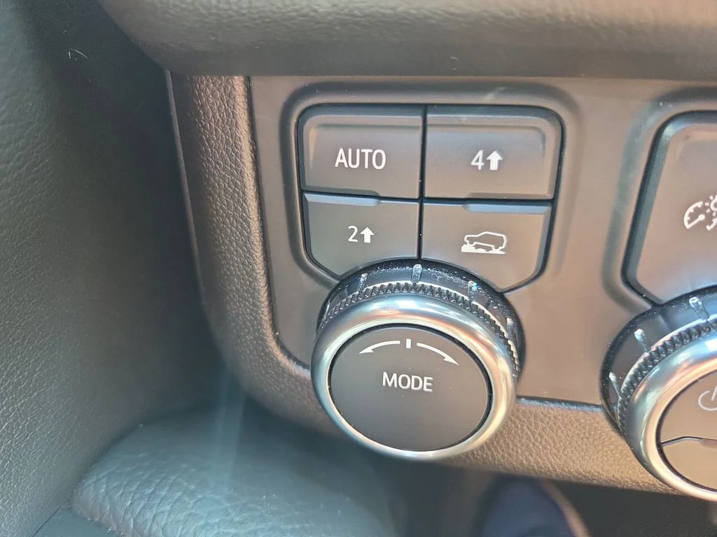 2025 GMC Yukon Denali - Photo 22