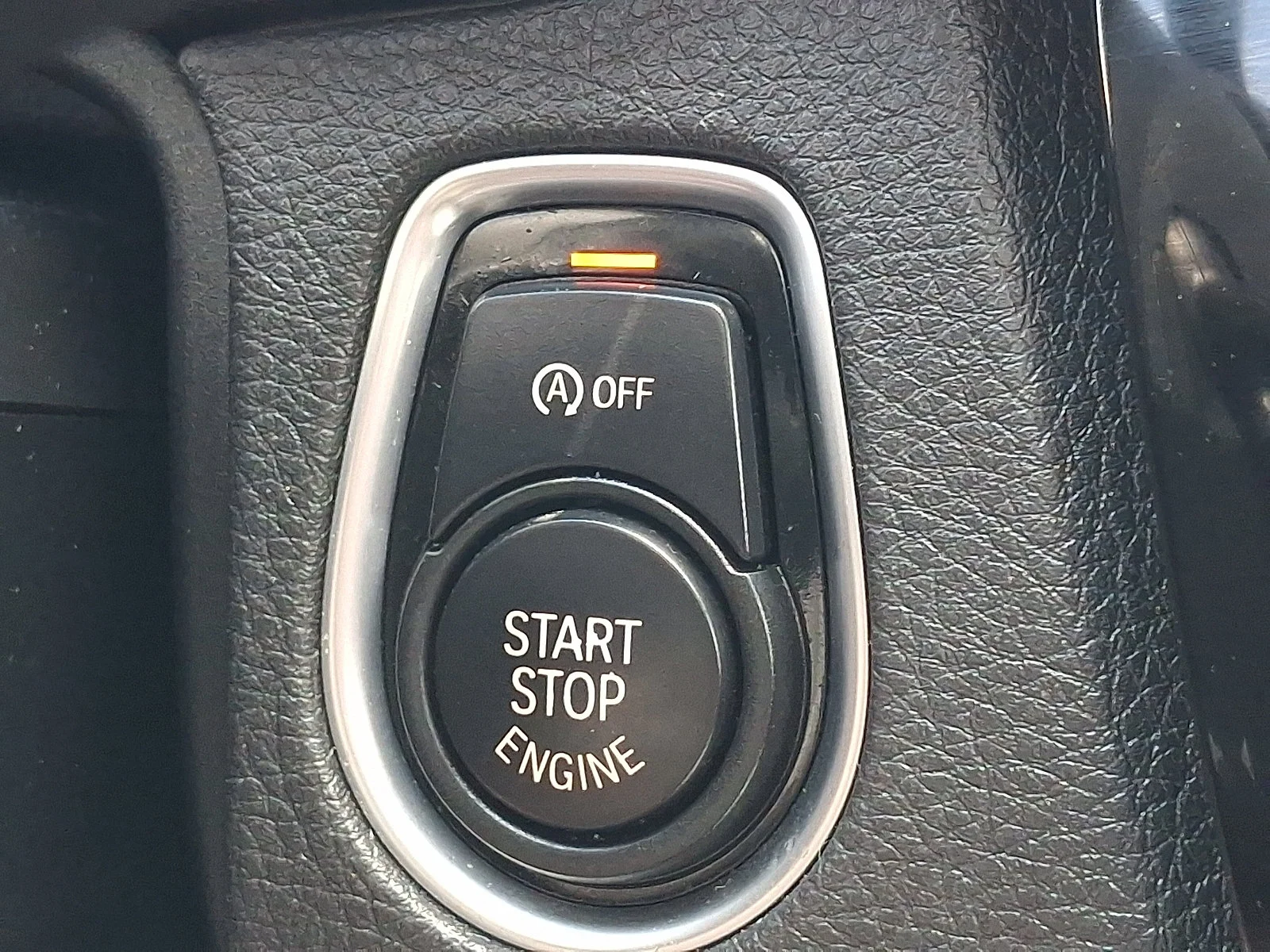 Used 2018 Mineral Gray Metallic BMW 320i xDrive image 25