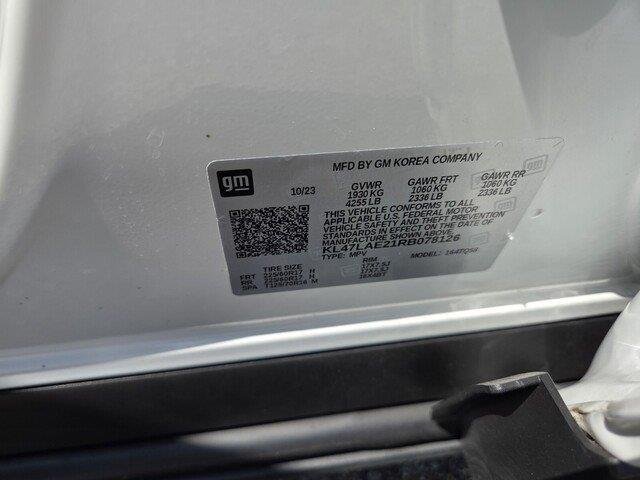 Used 2024 Summit White Buick Preferred image 32
