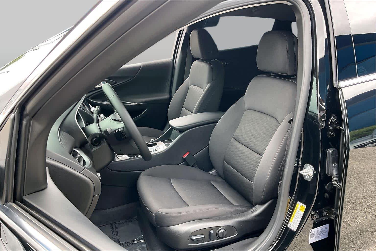 Used 2025 Mosaic Black Metallic Chevrolet RS image 9