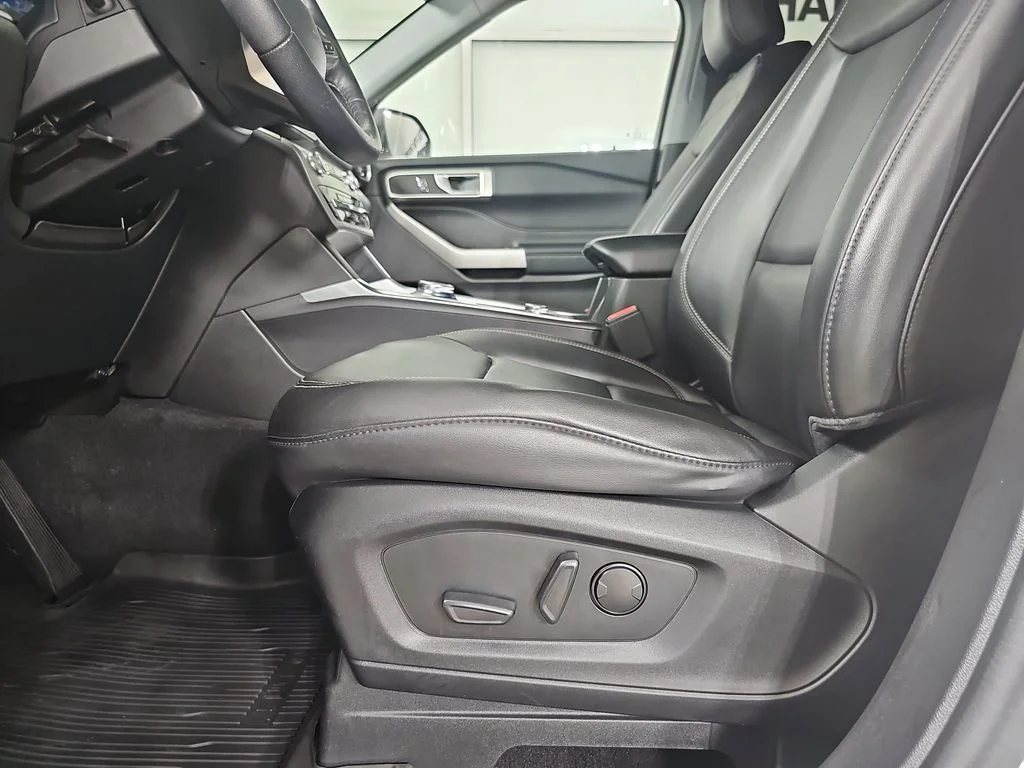 Used 2023 White Ford XLT image 35