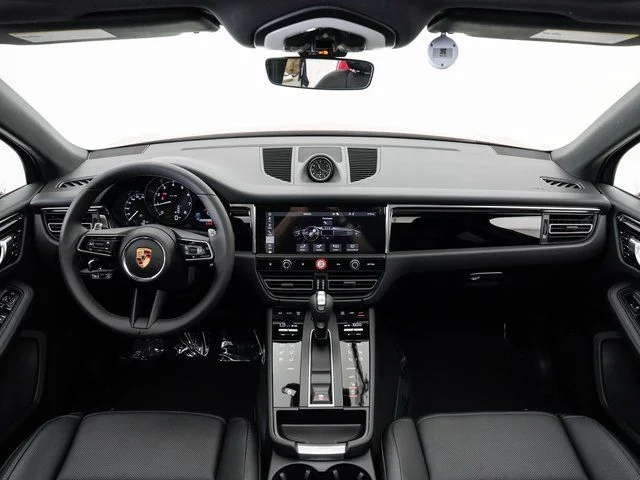 2025 Porsche Macan - Photo 23