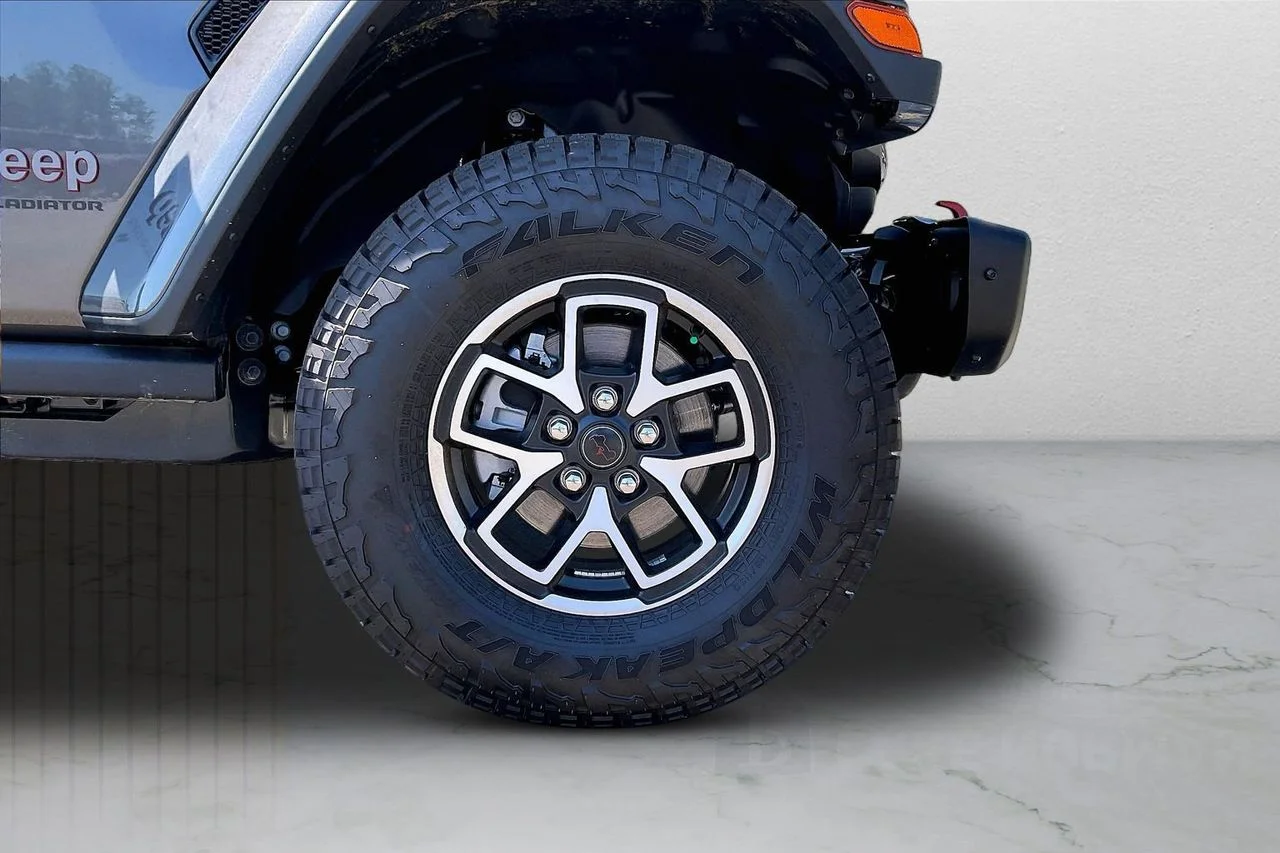 New 2026 Granite Crystal Metallic Clear-Coat Exterior Paint Jeep Rubicon X image 33