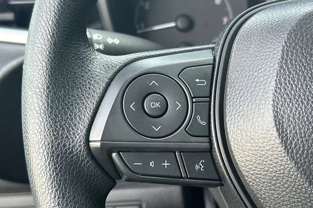 2025 Toyota Corolla LE - Photo 26