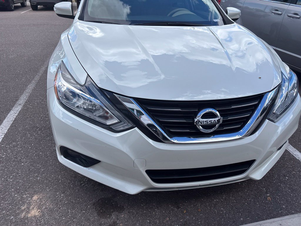 Used 2018 White Nissan 2.5 SV image 7