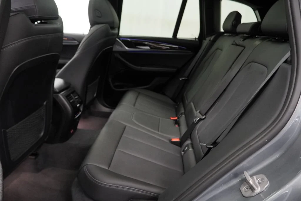 Used 2024 Gray BMW xDrive30i image 12