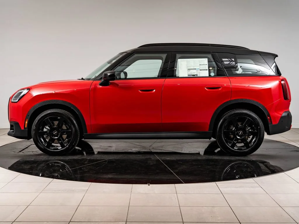 New 2027 Chili Red MINI Signature Plus image 5