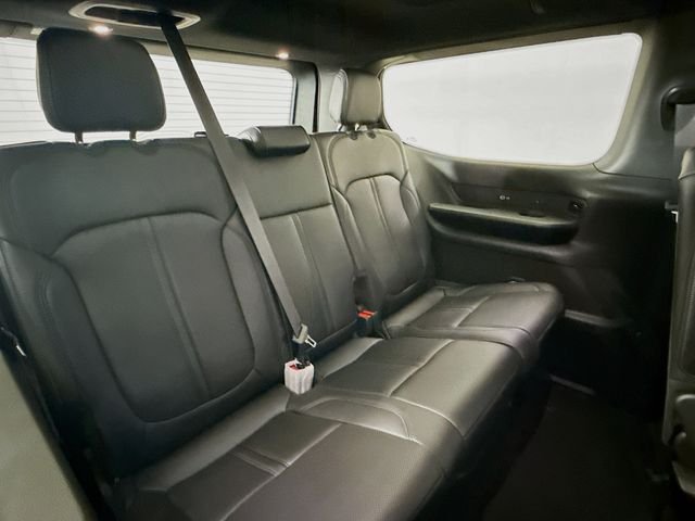 New 2026 Fathom Blue Pearl-Coat Exterior Paint (Late Availability) Jeep  image 29