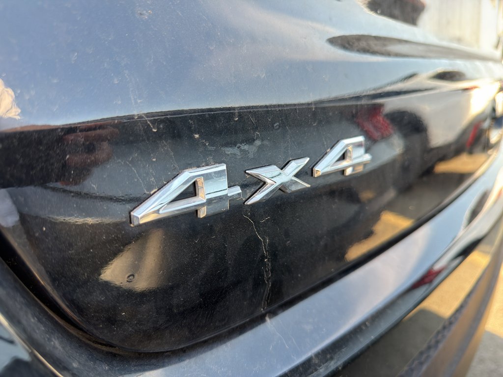Used 2019 Diamond Black Crystal Pearlcoat Jeep Latitude image 6