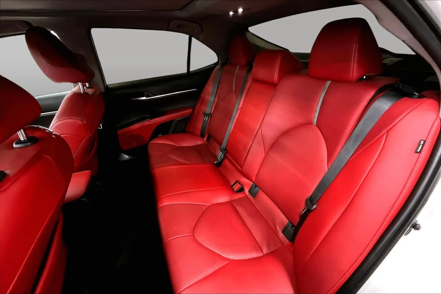 Used 2020 Wind Chill Pearl Toyota XSE image 19