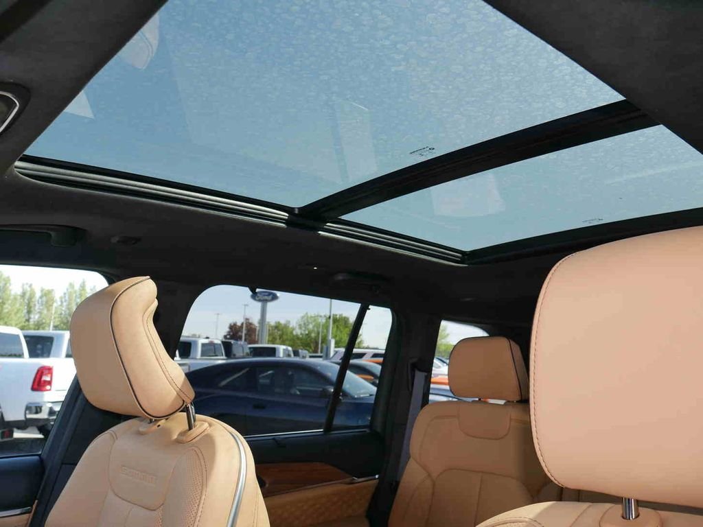 New 2026 Baltic Gray Metallic Clear-Coat Exterior Paint Jeep Summit image 28