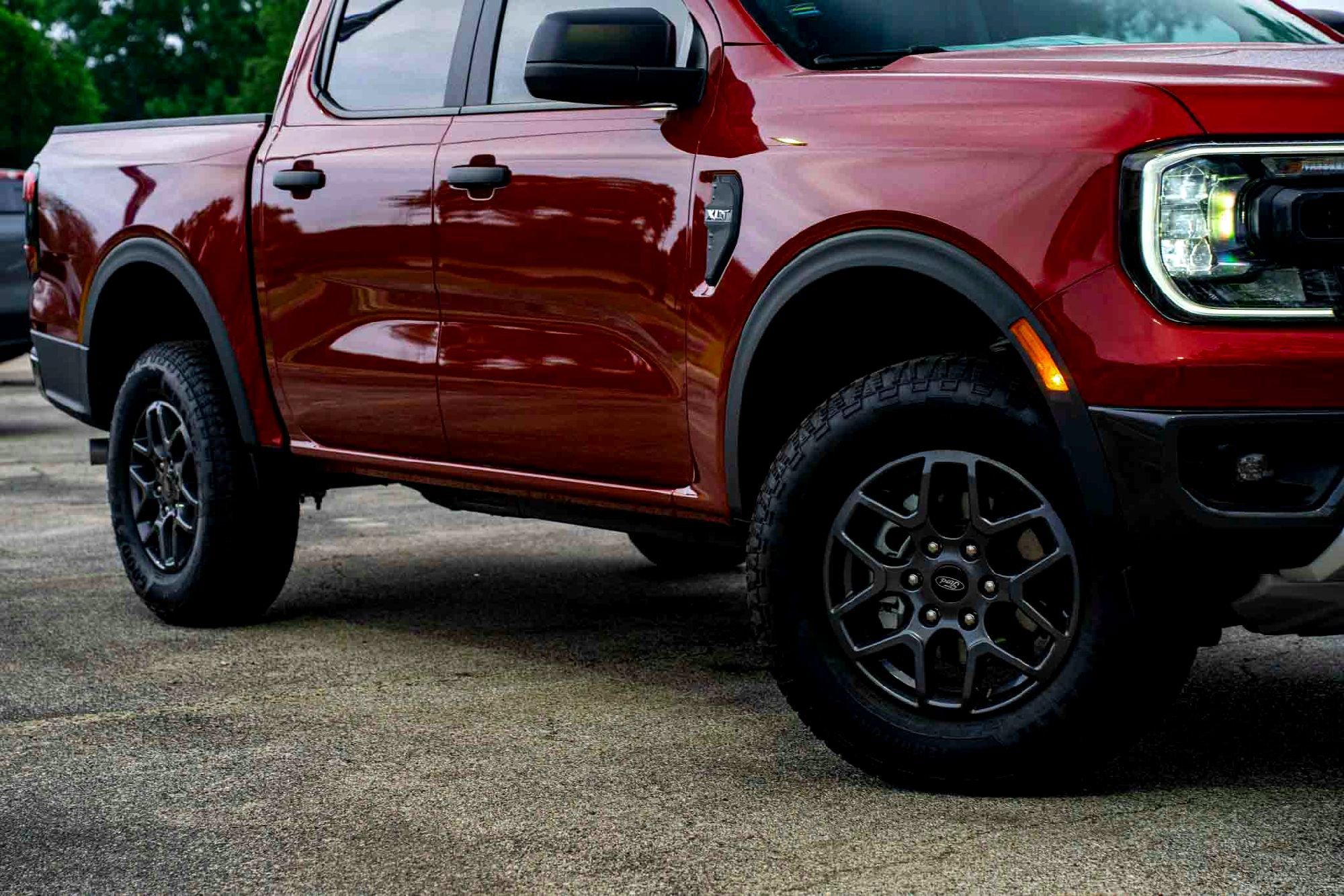 New 2025 Ruby Red Metallic Tinted Clearcoat Ford XLT image 2