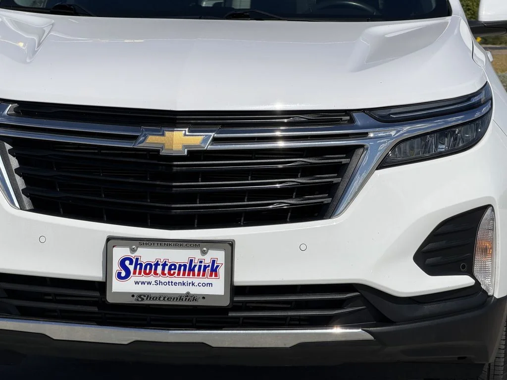 Used 2022 White Chevrolet LT image 8