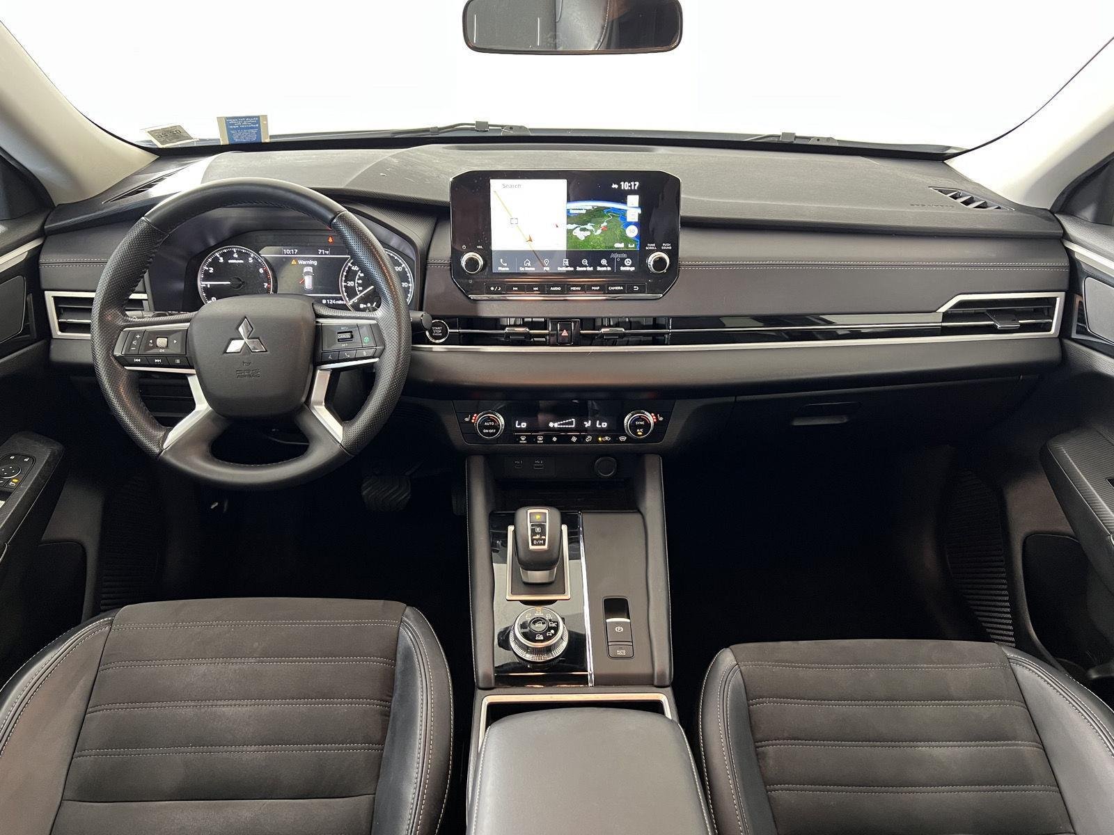 Used 2023 White Diamond Mitsubishi SE image 28