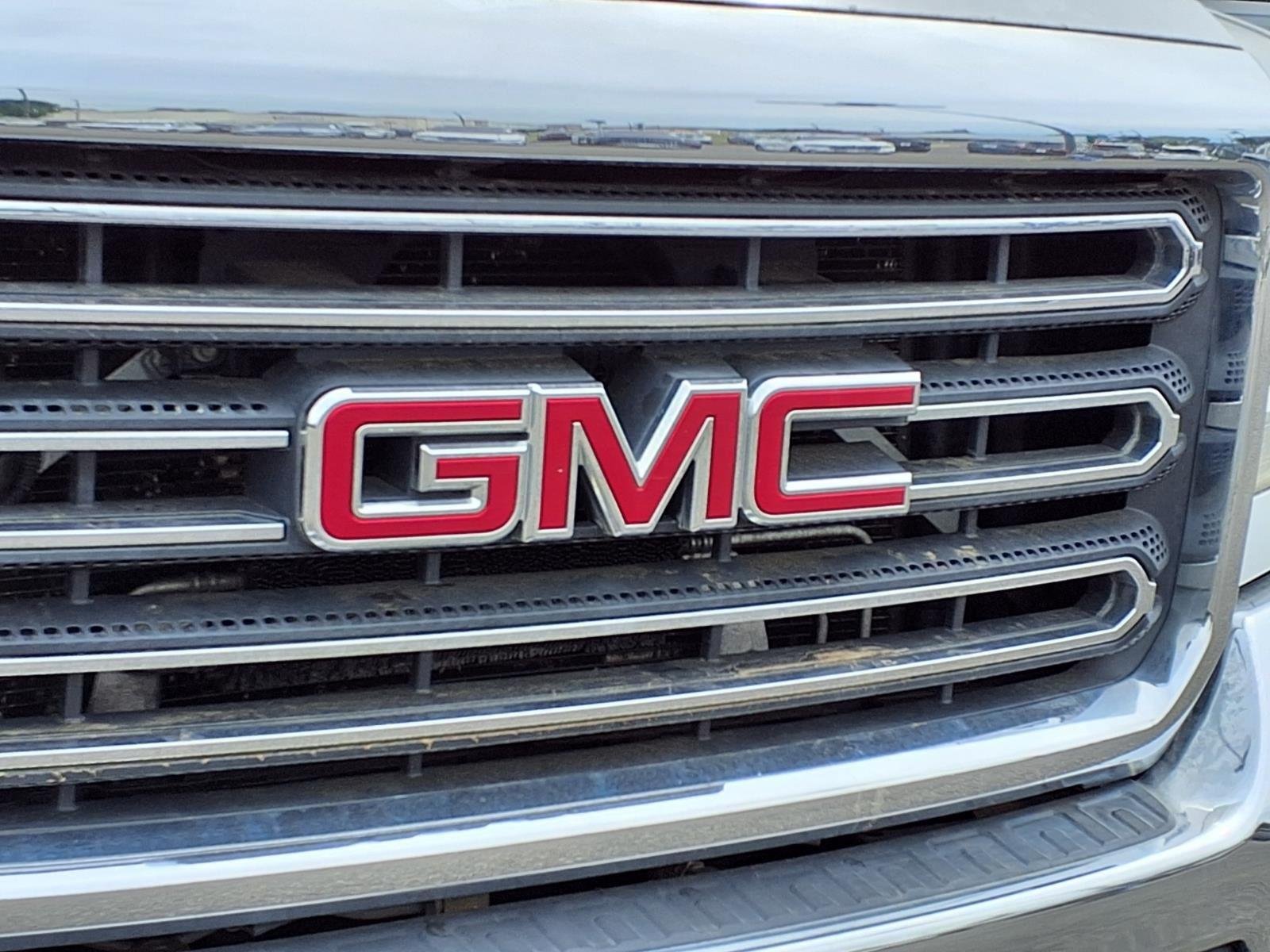 Used 2017 Summit White GMC  image 13