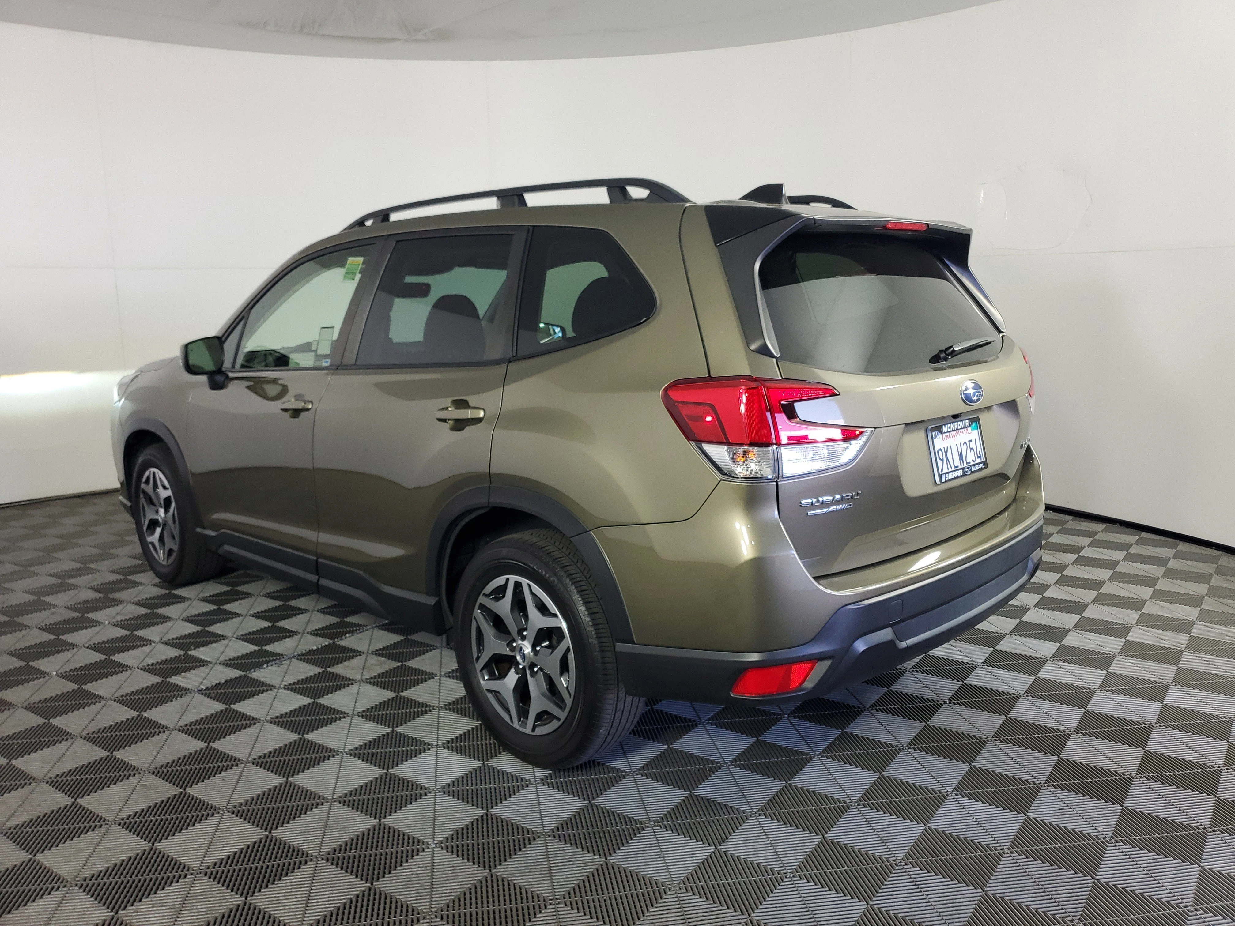 Used 2024 Autumn Green Metallic Subaru Premium image 6