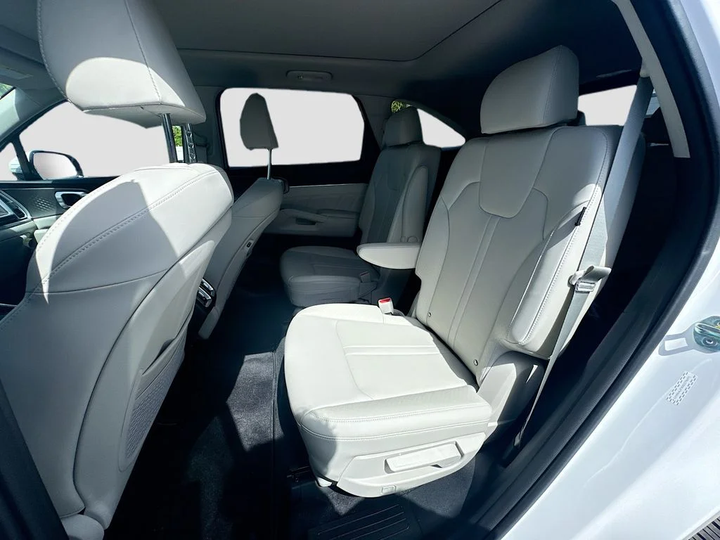 Used 2025 White Kia SX image 27