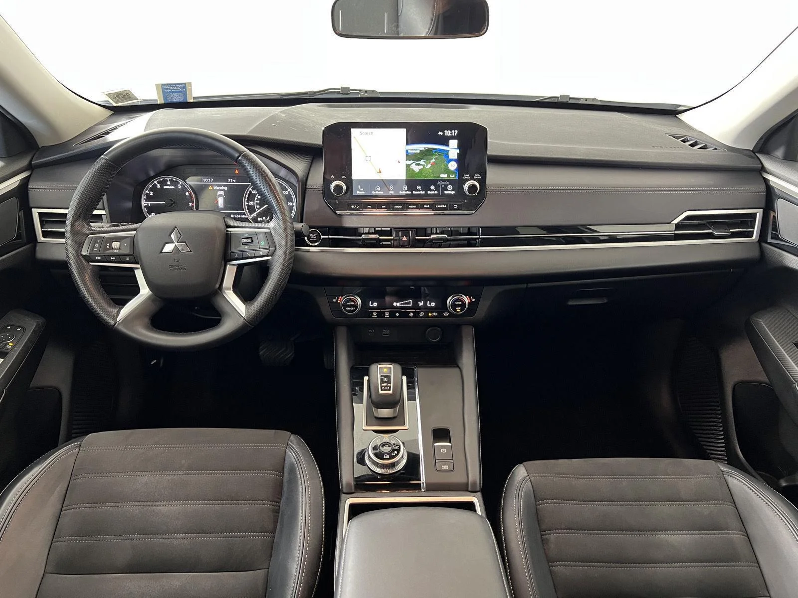 Used 2023 White Diamond Mitsubishi SE image 28