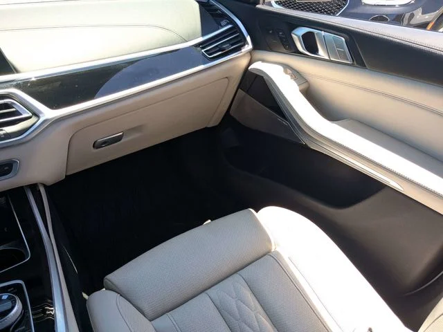 Used 2021 White BMW M50i image 15