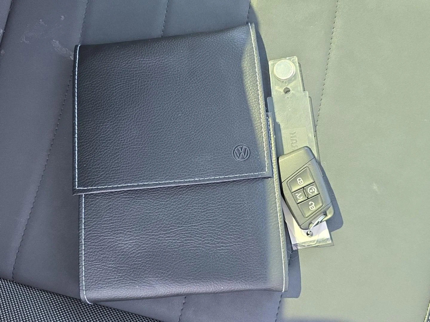 Used 2023 GRAY Volkswagen SE image 22